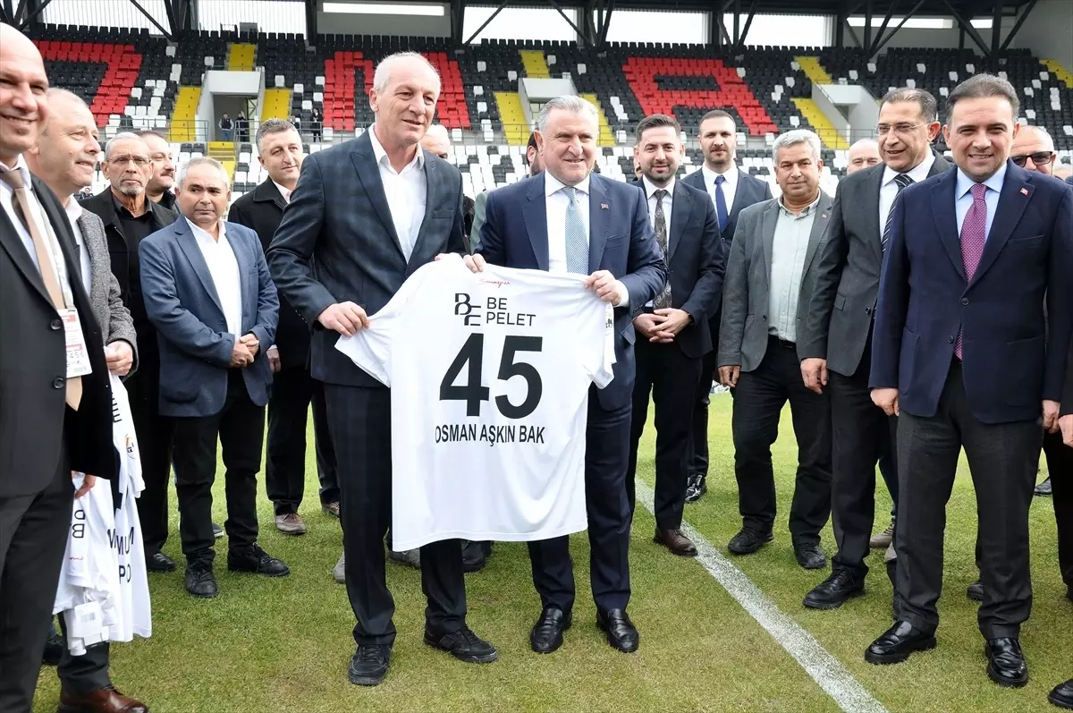 Gençlik ve Spor Bakanı Bak, Manisa’da Nazım Yavuz İlçe Stadı’nın Açılışını Gerçekleştirdi