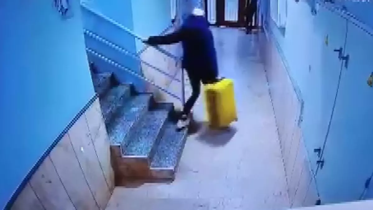 Güllü’nün Kızı Tuğyan’ın Bavulla Kaçış Anı Güvenlik Kameralarında Görüldü