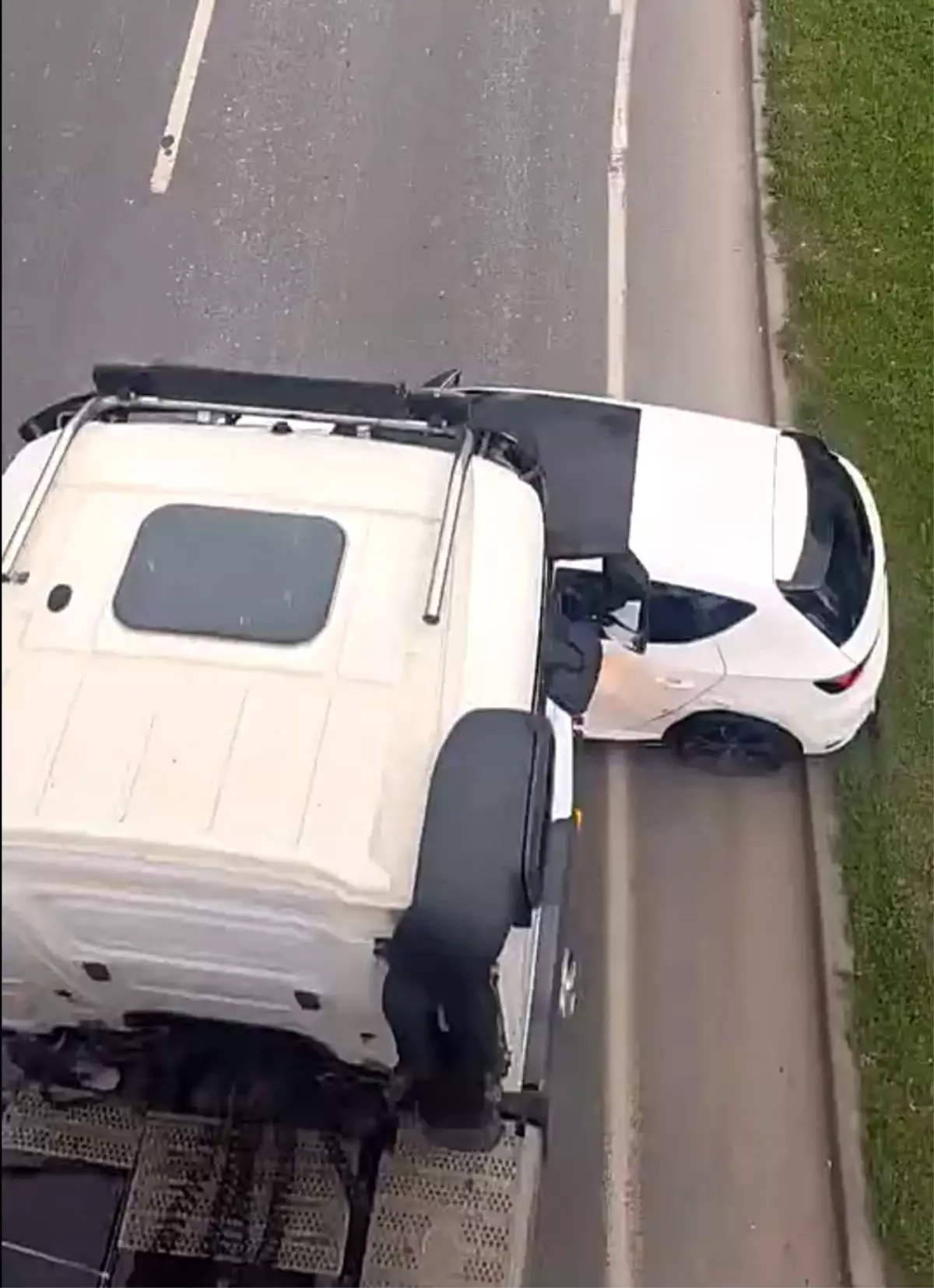 İzmir’de Korkunç Kaza: Otomobil 100 Metre Sürüklendi