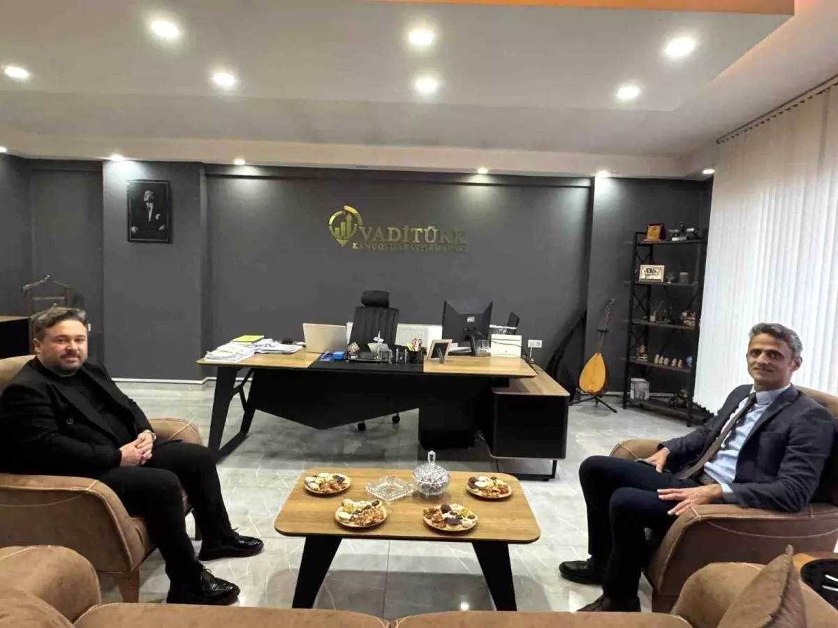 Kaymakam Adem Kaya, VadiTürk Araştırma’nın Operasyon Merkezini İnceledi