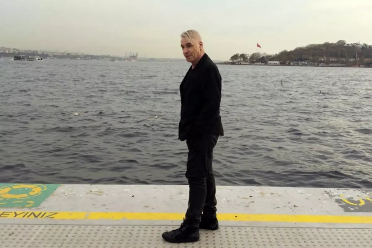 İstanbul sahilinde dünyaca ünlü şarkıcı! Görenler şaştı kaldı