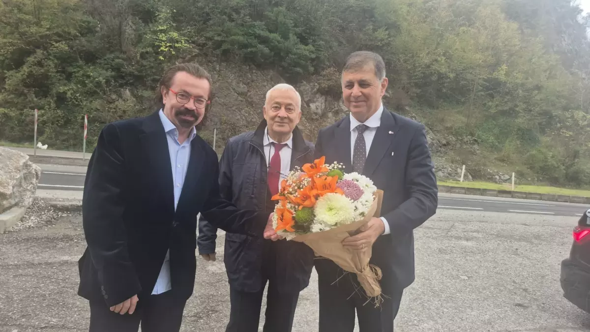 İzmir Başkanı Tugay’dan Eylem Açıklaması: Ekonomik Sıkıntının Kısa Sürede Çözüleceği Vurgulandı