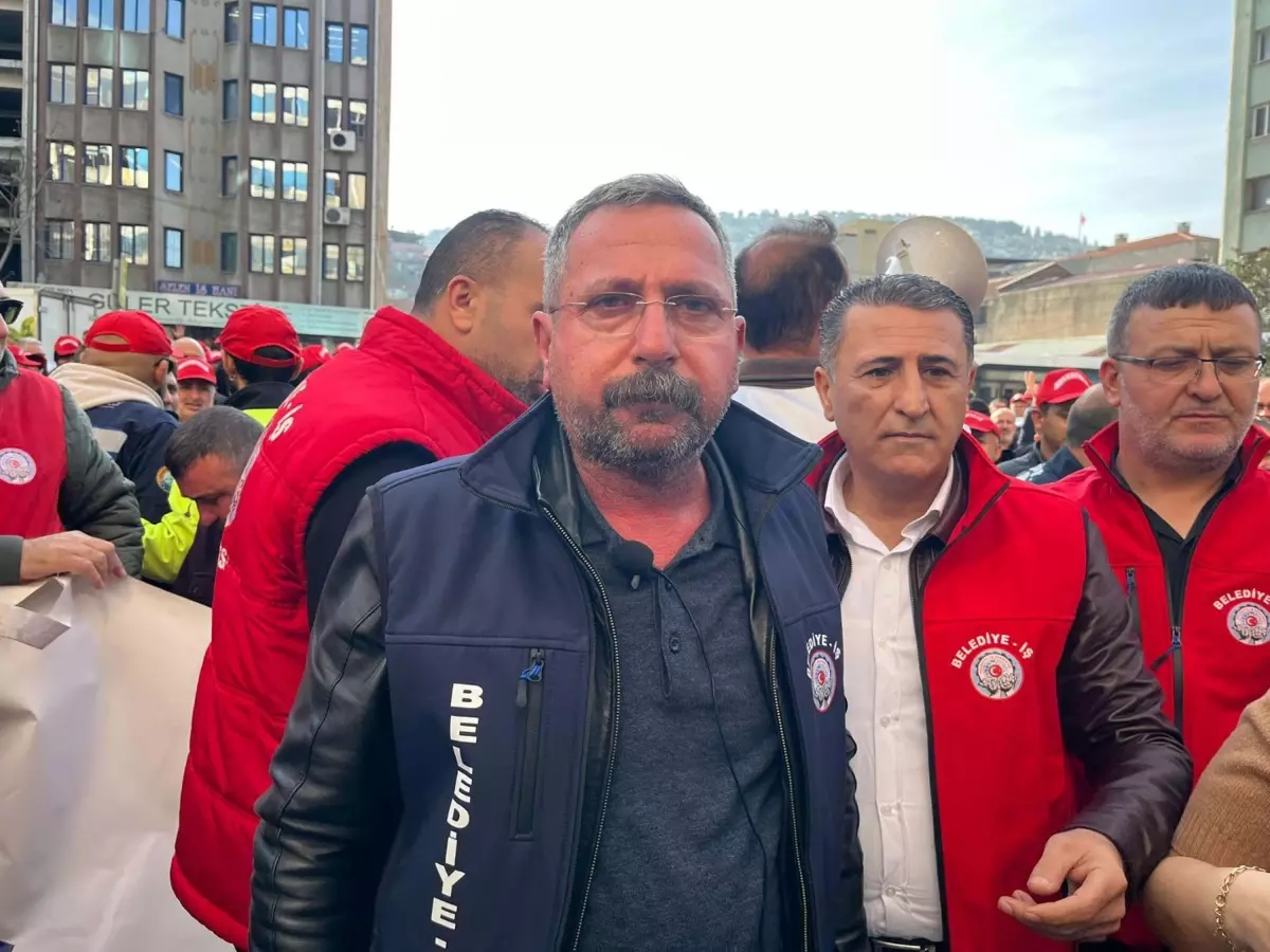 Belediye Emekçileri Maaş Eylemi: İzmir’de Çalışanlar Haklarını Savunuyor!