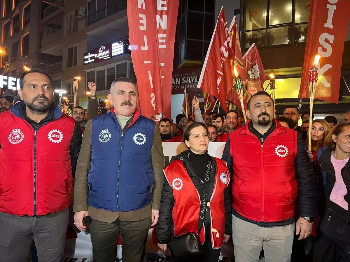 İzmir’de 23 Bin Belediye İşçisi Meşalelerle Sokaklara Dökülerek Eylemin İkinci Günü