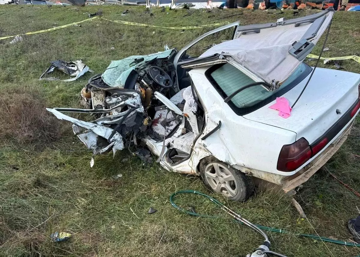 İzmir’de Trafik Kazası: 1 Ölü, 1 Yaralı