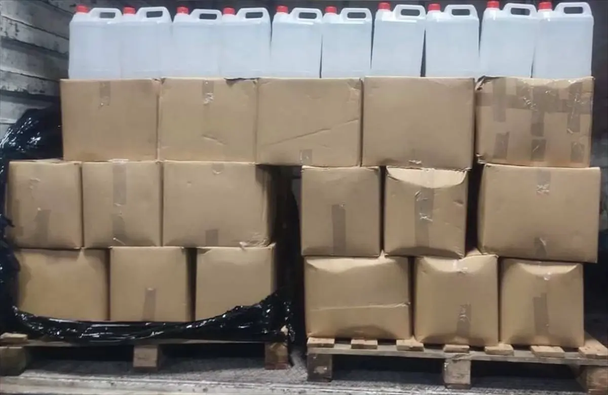 İzmir’de Kamyonette 5607 Sayılı Kaçakçılıkla Mücadele Kanunu Kapsamında 860 Litre Sahte İçki Alkoholu Ele Geçirildi