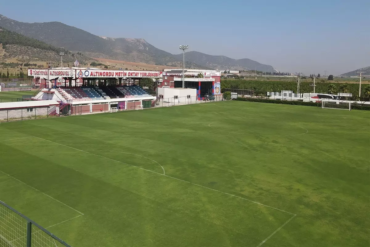 İzmirspor, Altınordu’nun Doğal Çim Tesisinde İç Saha Maçlarına Başlıyor!