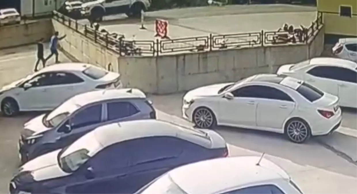 İzmit’te Lisenin Bahçesine Yorgun Mermi İsabet Etti