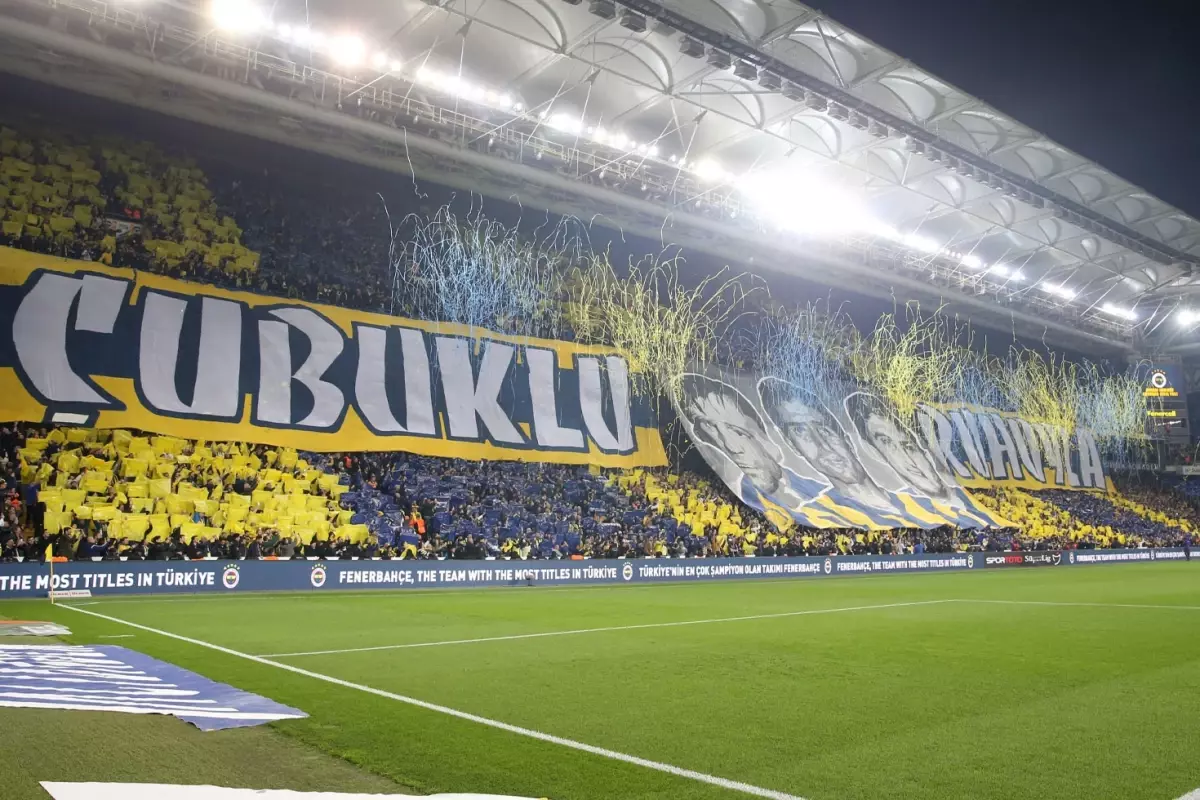 Kadıköy’de Yıllar Sonra İlk Kez Dört Tribünün Birden Çökerttiği Dev Koreografi!
