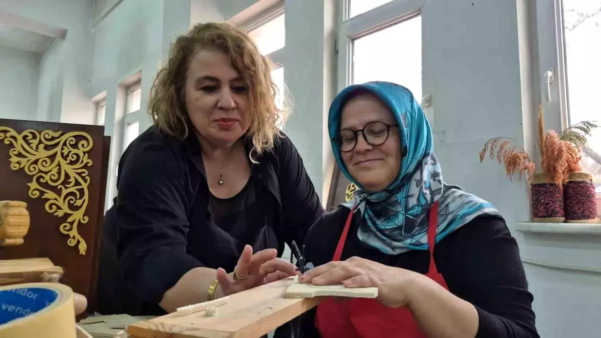 Düzce’de 62 Kadın Ahşap Ustalığıyla Ekonomik Bağımsızlığa Kavuşuyor
