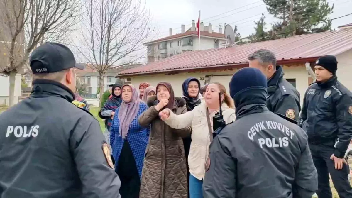 Bolu’da Baz İstasyonu Tartışması: Kadınlar Erkeklere Sert Tepki Gösterdi