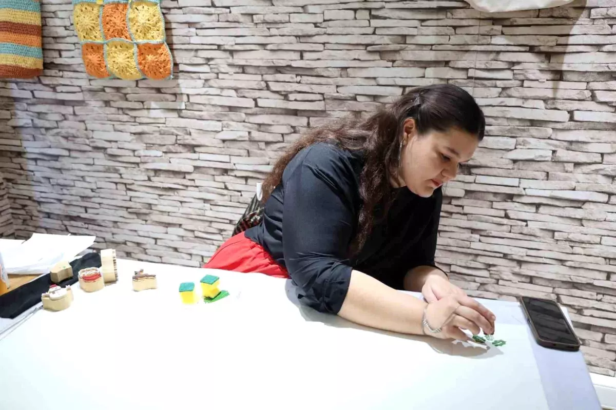 Kadınlar Hobilerini Gelire Dönüştürüyor: Kozan’da Aile Destek Merkezi’nden Büyük Başarı