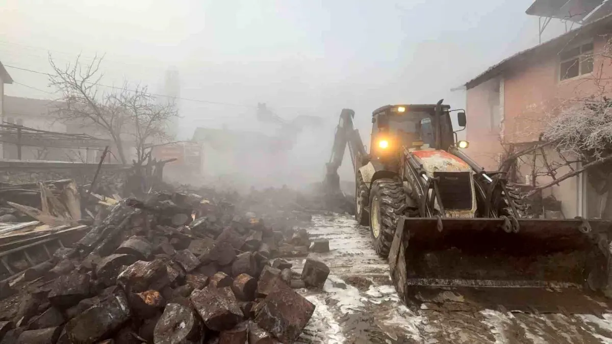 Kış Ortasında Evsiz Kaldılar: Domaniç’te Yangın Felaketi