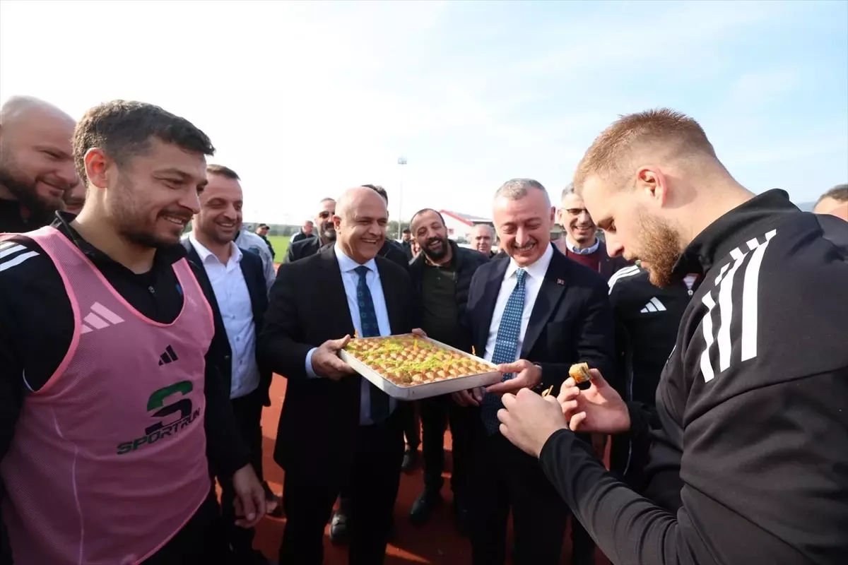 Büyükakın, Kocaelispor Antrenmanını Ziyaret Etti