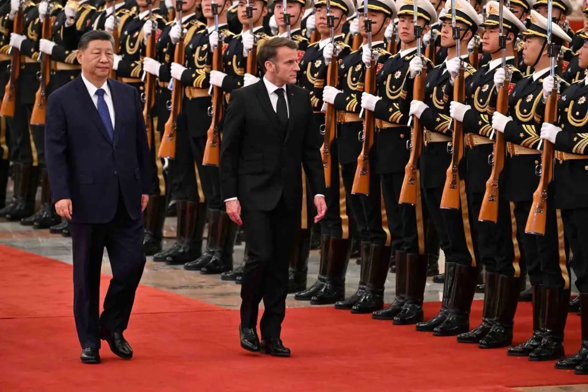 Macron ve Xi Pekin’de İkili İlişkileri Güçlendirdi