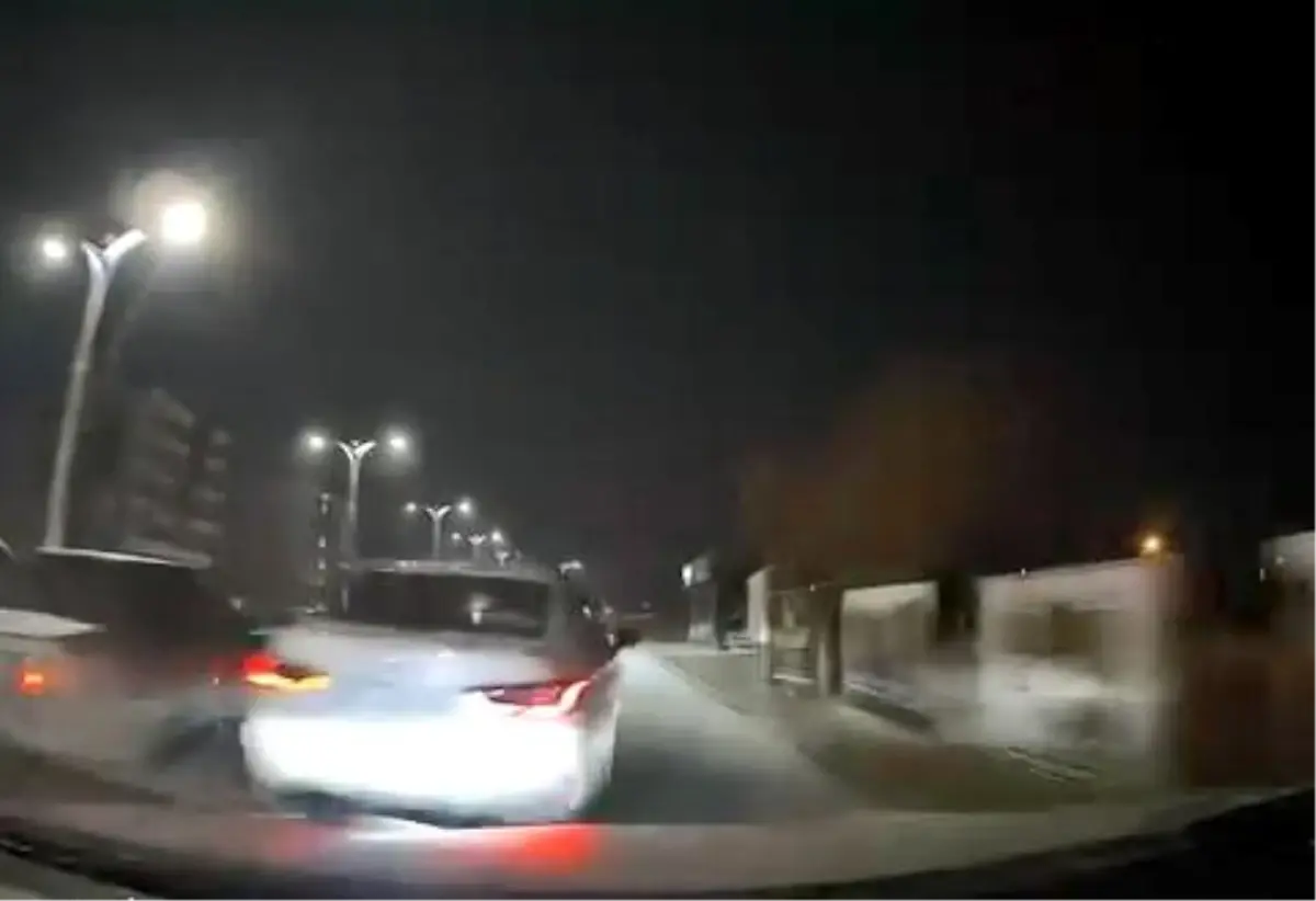 Elazığ’da Makas Atan Sürücü Kaza Yaptı