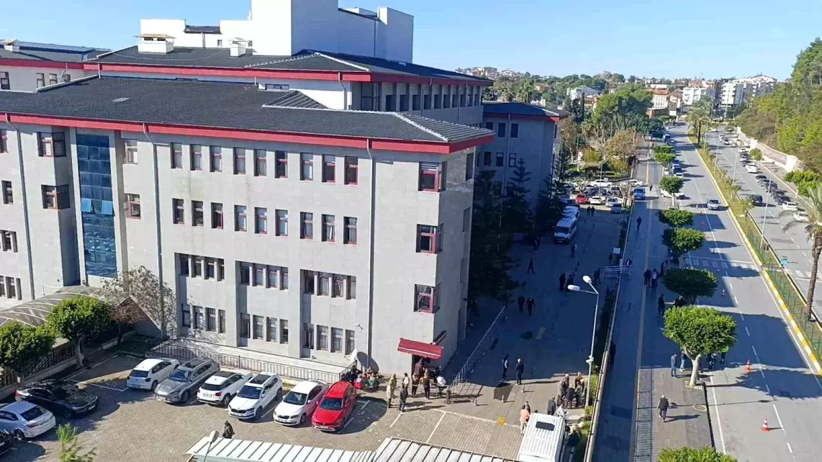 Manavgat Belediye Başkanı Niyazi Nefi Kara ve Yardımcıları Rüşvet Davasında İlk Duruşmaya Çıktı