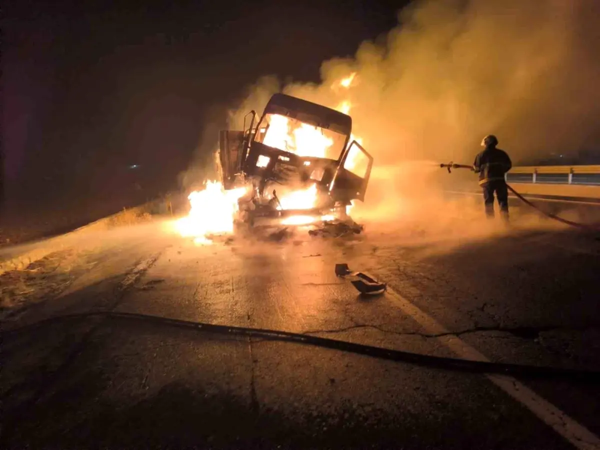 Nusaybin’de Tır Çarpışması: Yangın Çıktı