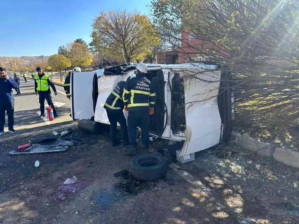 Mardin’de Otomobil Devrildi: 3 Yaralı