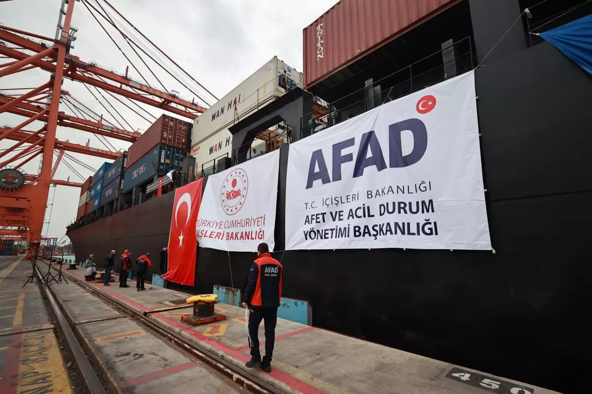 Mersin’den Sudan’a 10.080 Çadırlık İyilik Gemisi Uğurlandı