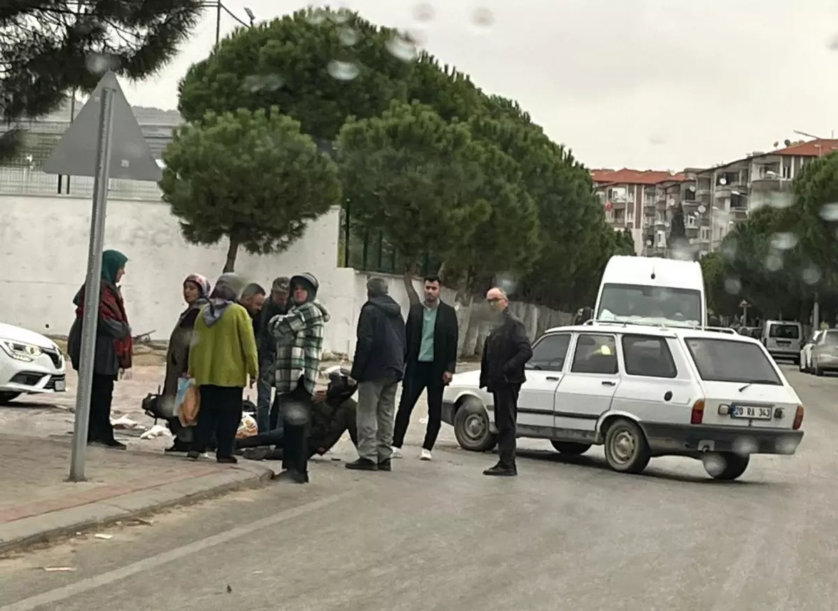 Denizli’de Buldan’da Motosiklet ve Otomobil Çarpıştı