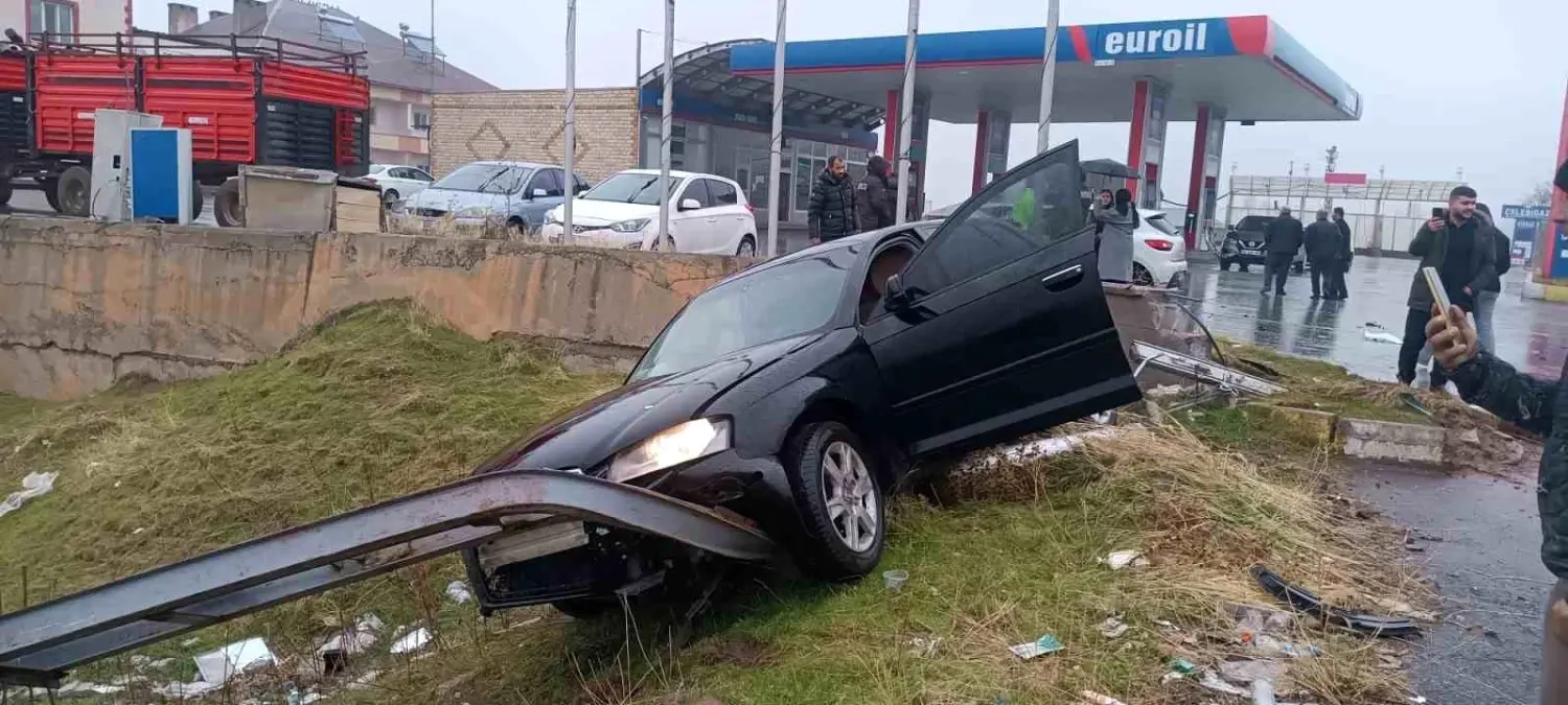 Muş‑Bitlis Kara Yolunda Şok Çarpışma: 3 Kişi Yaralı!