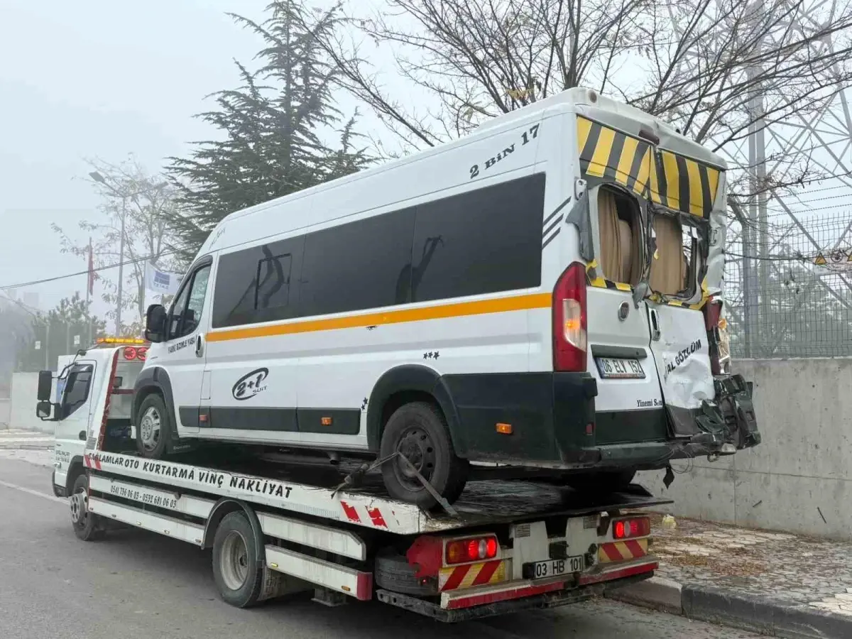 Afyonkarahisar’da Trafik Kazası: 20 Yaralı