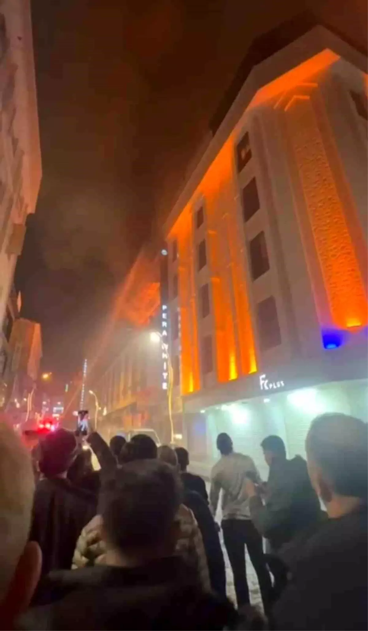 Van’da Otel Restoranında Yangın