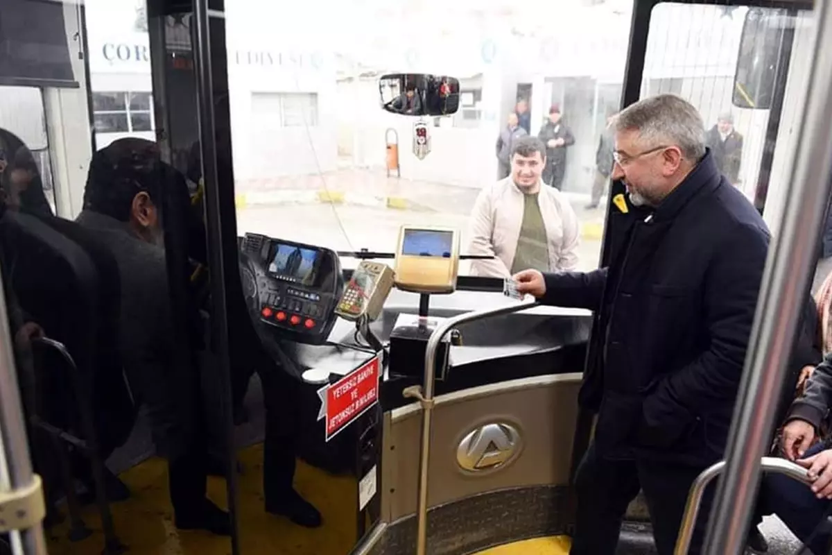 Otobüse Binip Poz Veren Belediye Başkanı, 5 Milyon Liraya Yeni Makam Aracı Alarak Kenti Sarstı