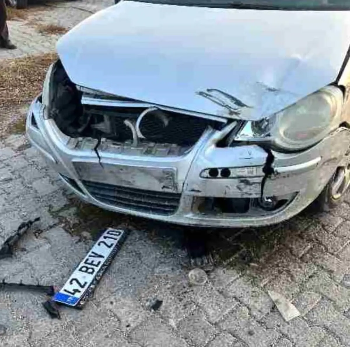 Karapınar’da Otomobil ve SUV Çarpıştı: Sürücü Yaralandı