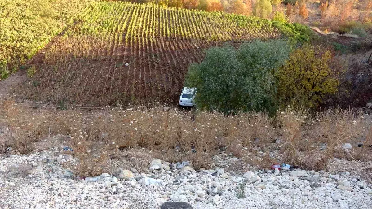Adıyaman’da Şarampolden Uçan Araçta İki Kişi Sağ Salim Kurtuldu