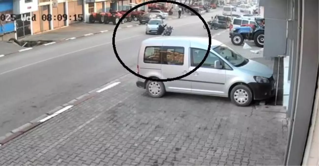 Hatay’da Motosiklet ve Otomobil Çarpışması: 2 Yaralı Metrelerce Savruldu!