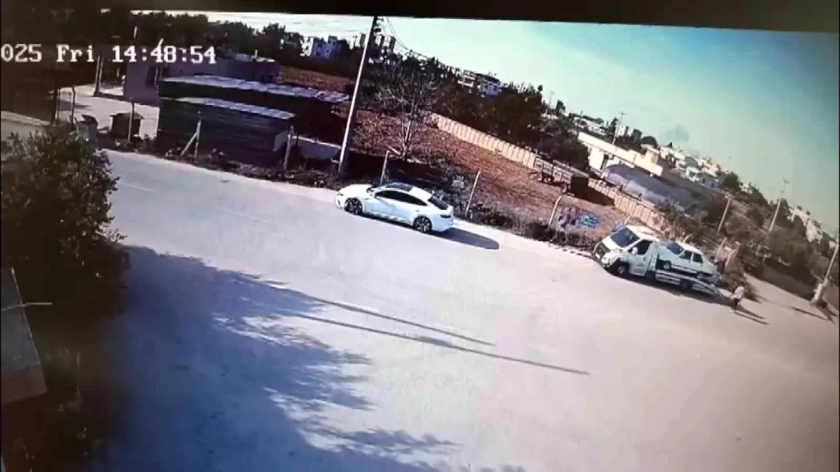 Adana’da 120 Suç Kaydı Olan Hırsız Çekicinin Kabininden Telefon Çaldı ve Banyoda Yakalandı