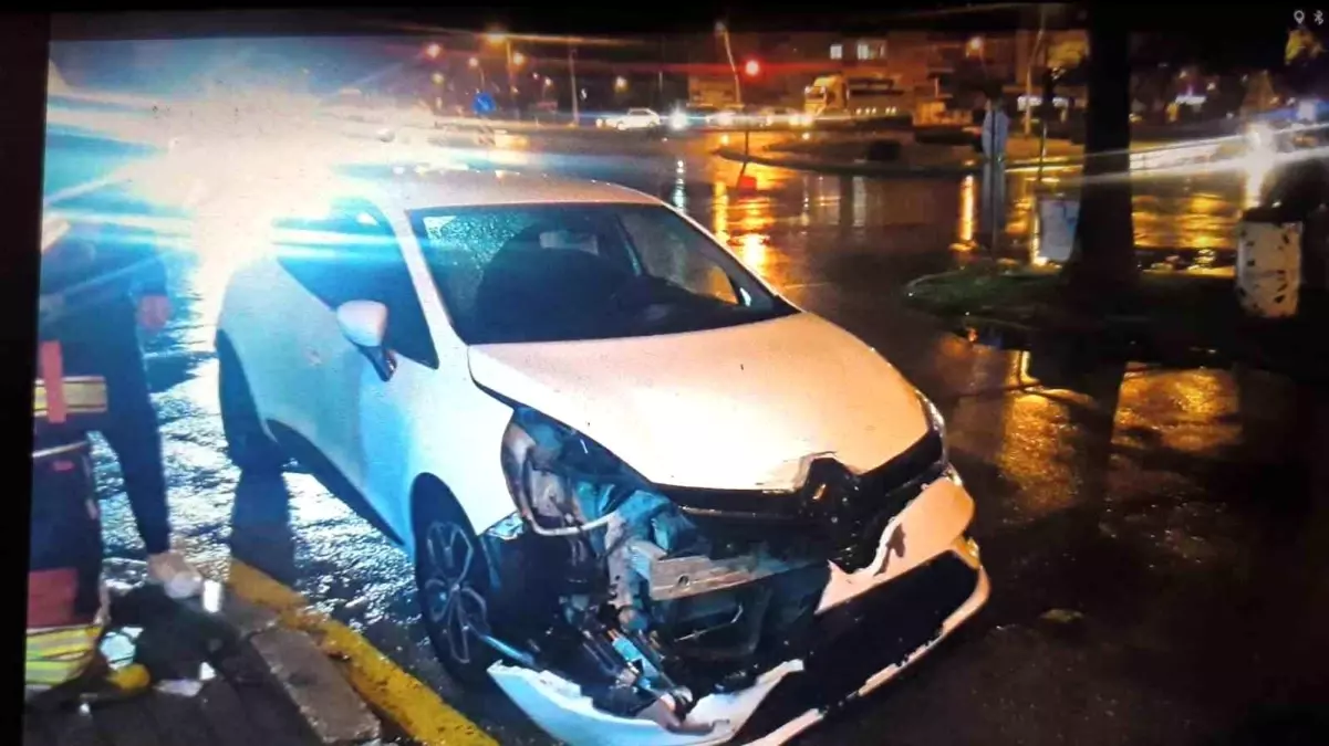 Tarsus’ta Otomobil Kazası: 2 Yaralı