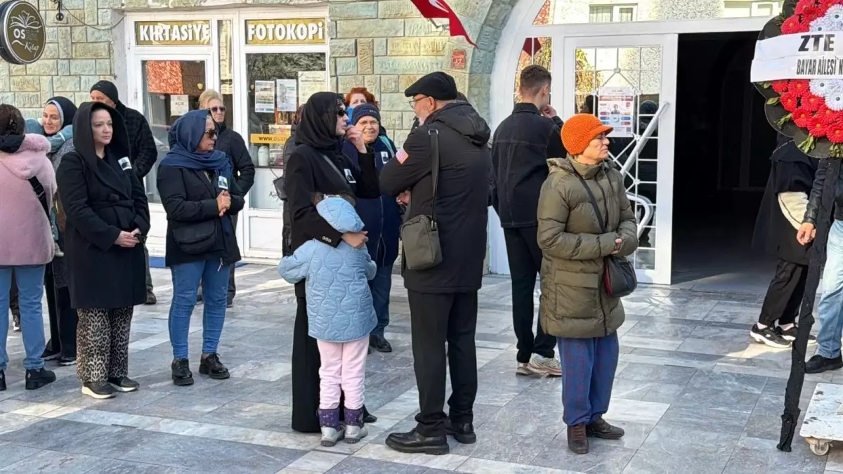 Burcu Özberk’in Dedesini Kaybetti