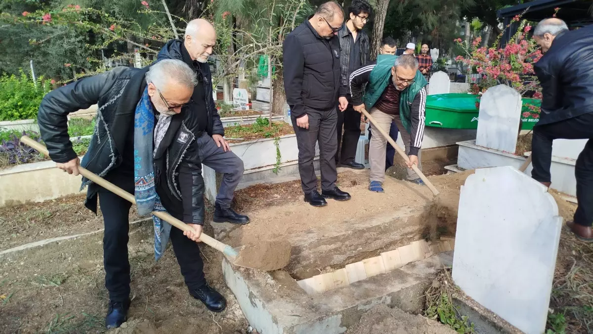 Levent Özdilek’in Annesi Toprağa Verildi