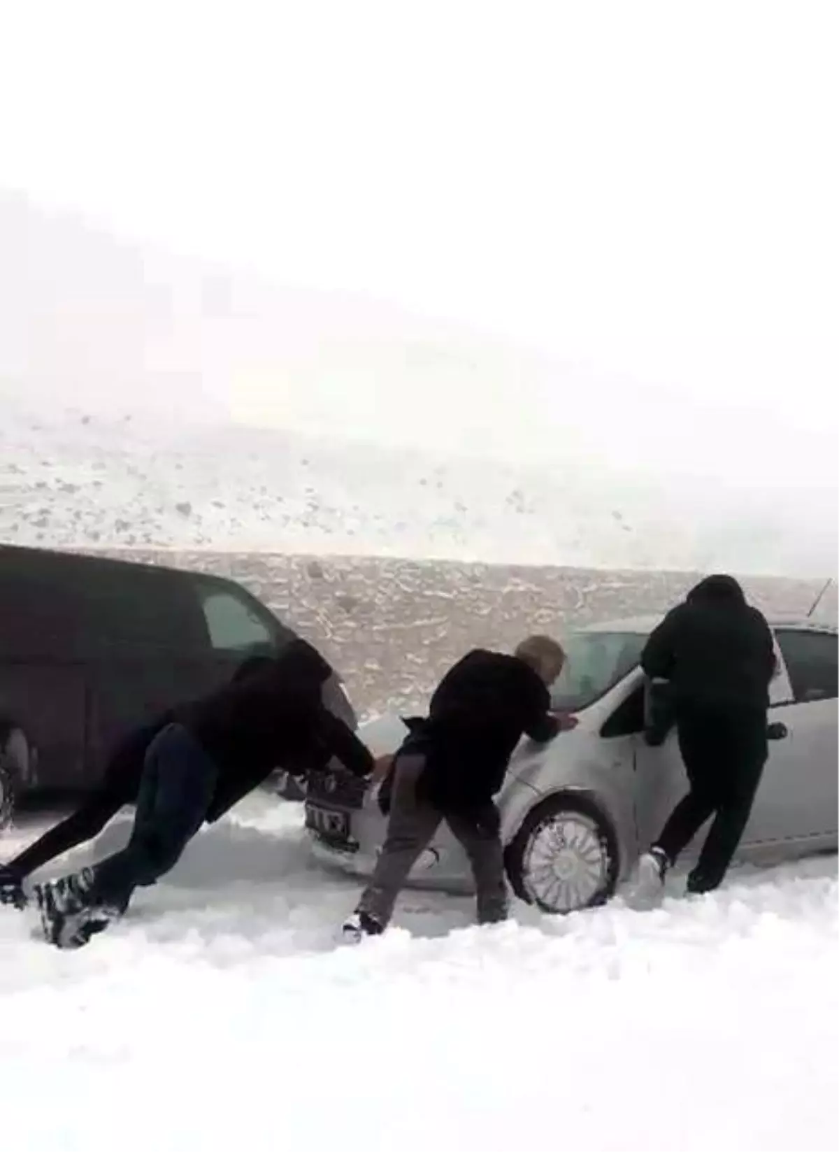 Erzurum’da Kar Yağışı Hayatı Olumsuz Etkiliyor