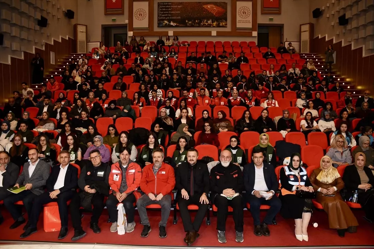 Dünya Gönüllüler Günü’nde Samsun’da Gençlerle Söyleşi ve Sertifika Töreni