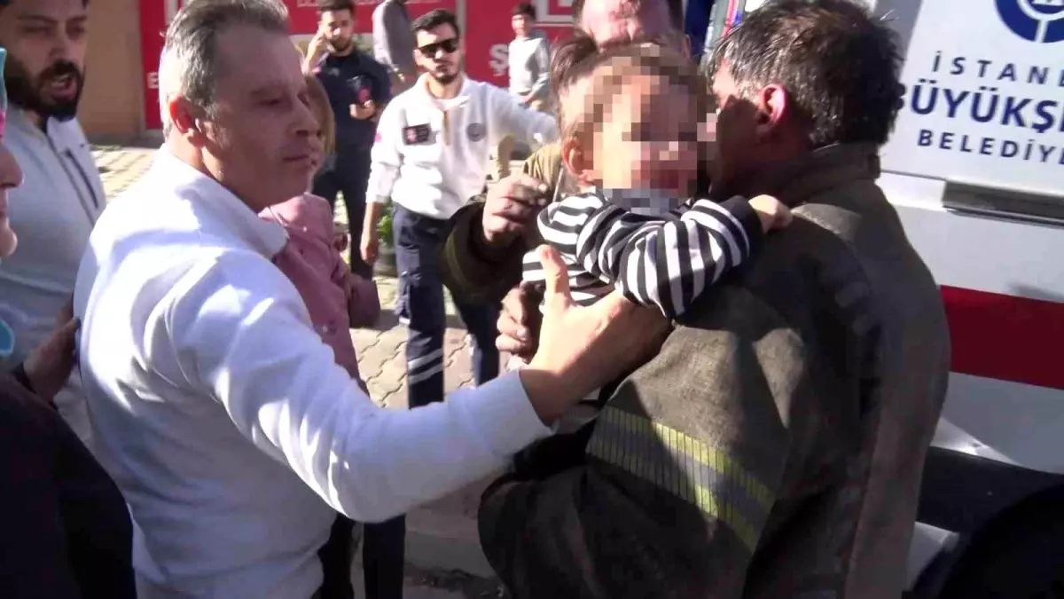 Sancaktepe’de Asansör Yangını: Anne ve Çocuğu Kurtardı, İtfaiyeciler Hastaneye