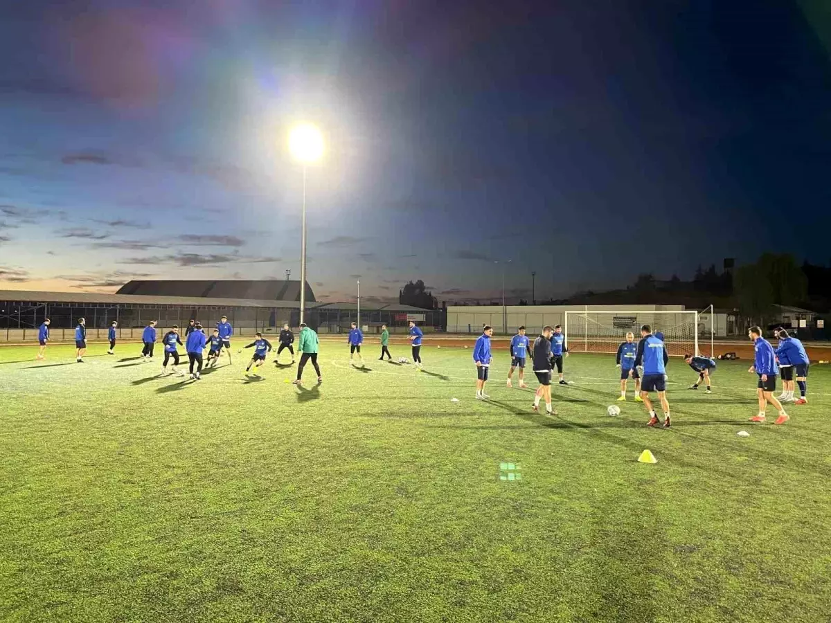 Söğütspor Maç Hazırlıklarını Sürdürüyor