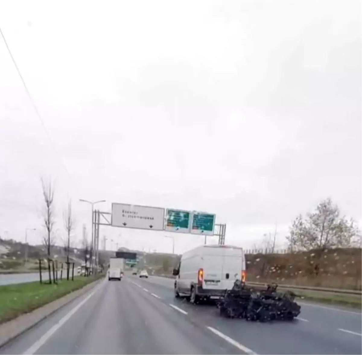 Sultangazi’de Plastik Kasalarla Dolu Panelvan Trafiği Şoke Etti!