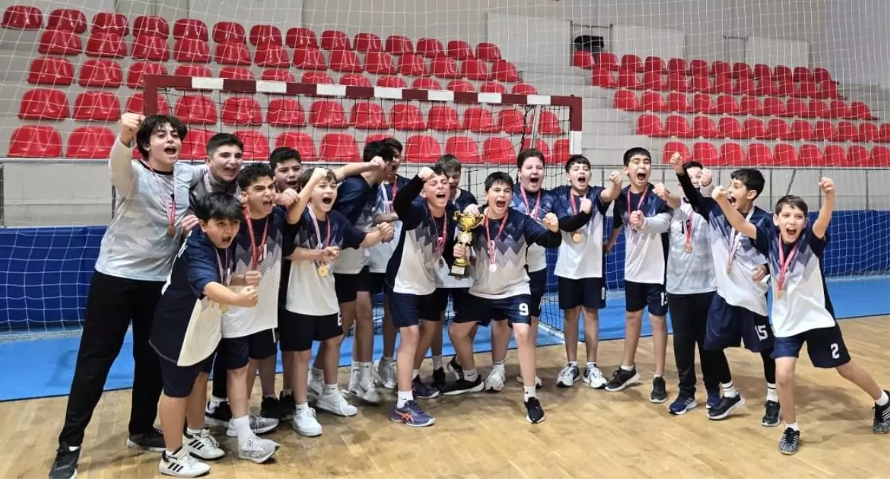 Talas Ortaokulu Hentbol’da Namağlup Şampiyon