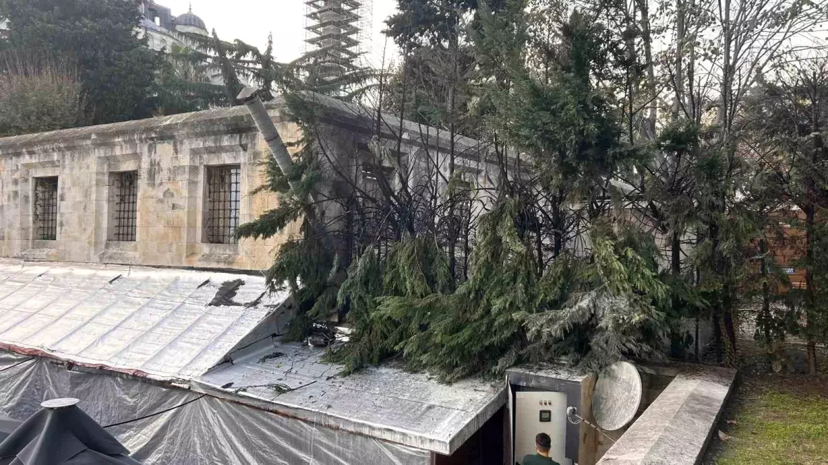 Sultanahmet’te Restoran Yangını: Tarihi Çarşıda Kısa Sürede Söndürülen Ateş
