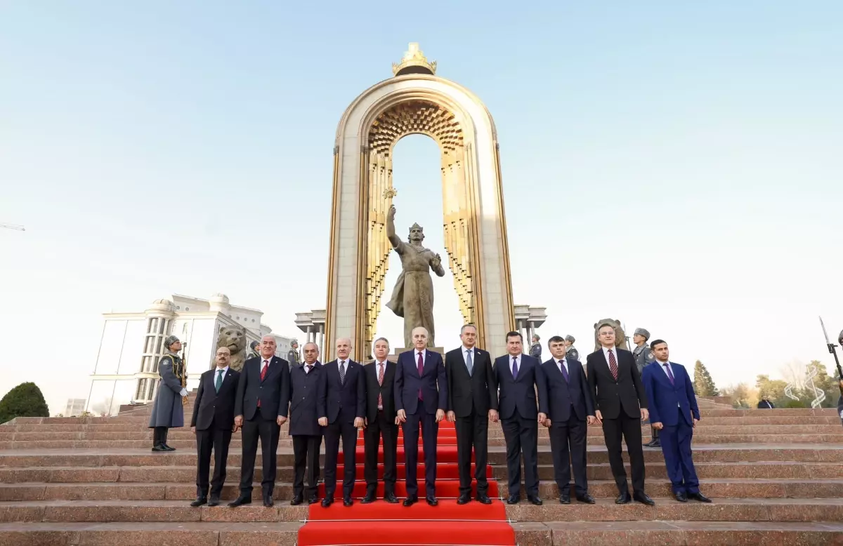 Kurtulmuş’tan Duşanbe’de İsmail Somoni Anıtı’na Çelenk Bırakma