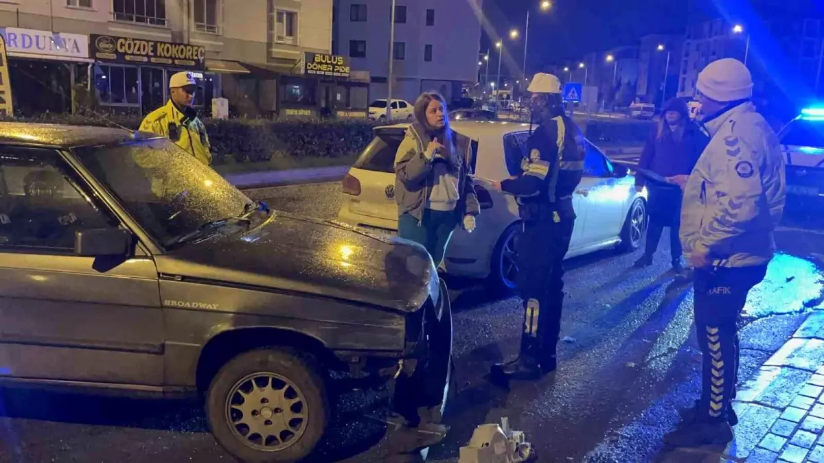 Çorlu’da Maddi Hasarlı Kaza: Sürücü Kaçtı