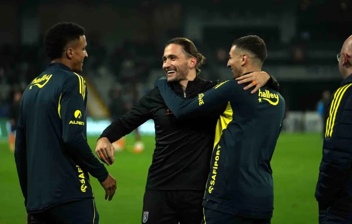 Başakşehir ve Fenerbahçe 15 Dakikada Golsüz Mücadeleye İmza Attı!