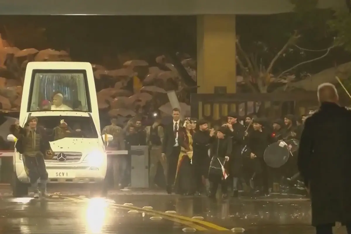 Türkiye’den sonra Lübnan’a giden Papa böyle karşılandı