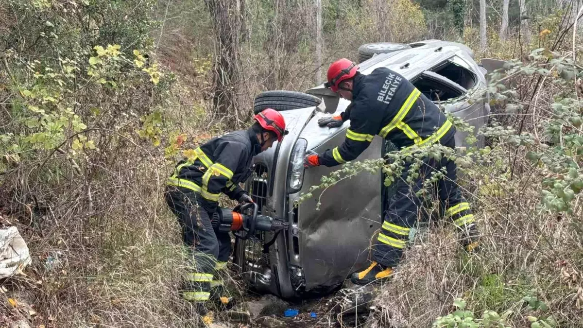 Bilecik’te Uçuruma Yuvarlanan Araçta Sürücü Sağ Kurtuldu