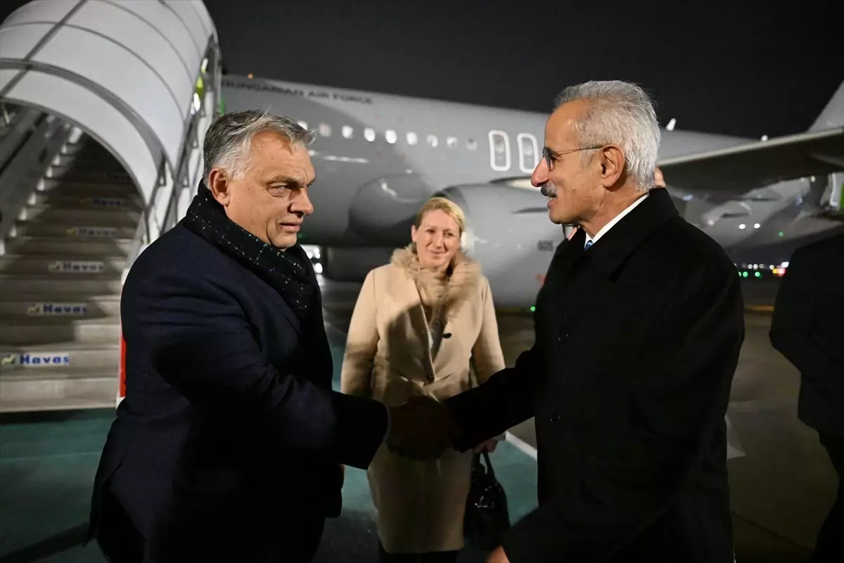Ulaştırma ve Altyapı Bakanı Uraloğlu, Macaristan Başbakanı Orban’ı İstanbul Havalimanı’nda Karşıladı