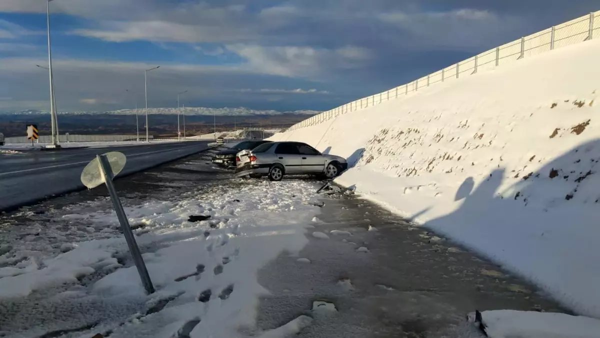 Van’da Zincirleme Kaza: 5 Yaralı